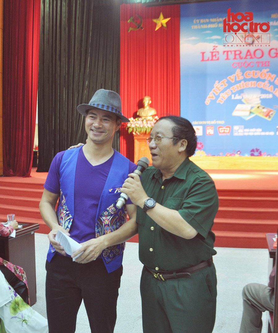 Nhà thơ Trần Đăng Khoa và danh hài Xuân Bắc đã đồng hành cùng cuộc thi từ những năm đầu tiên.
