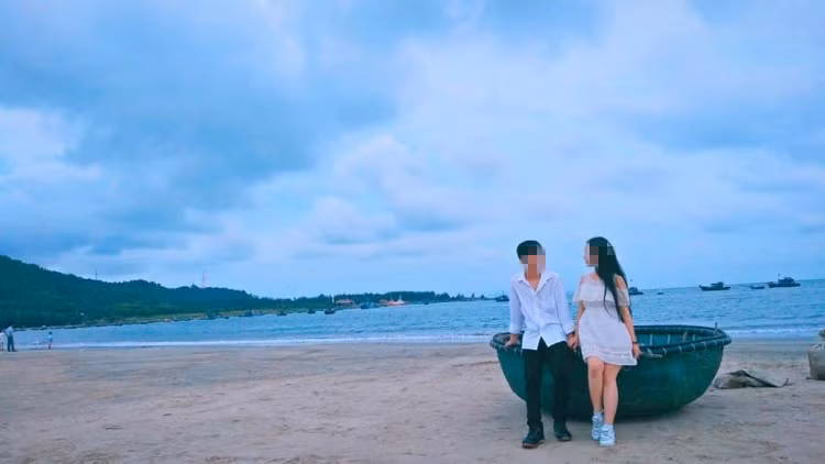 Nhiều người khó tin khi bạn thân lại đi du lịch cùng nhau và chụp ảnh tình tứ đến vậy!