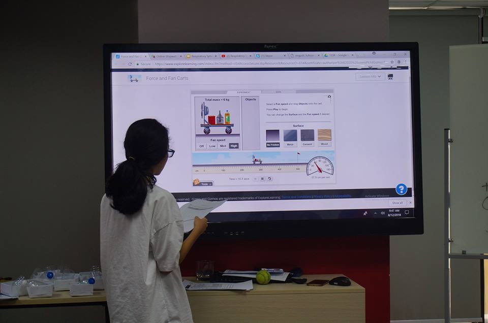 Giáo trình điện tử được thiết kế tạo hứng thú học tập cho teen với mô hình giảng đường trực tuyến, trực tiếp giảng dạy bởi giáo viên Mỹ