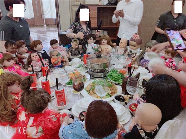 Bàn tiệc gần 20 Kumathong quy tụ.