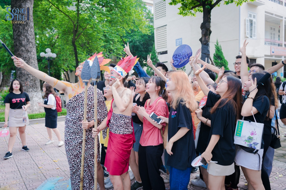 Ngày đầu tiên nhập học không còn căng thẳng hay áp lực mà thay vào đó là niềm vui.