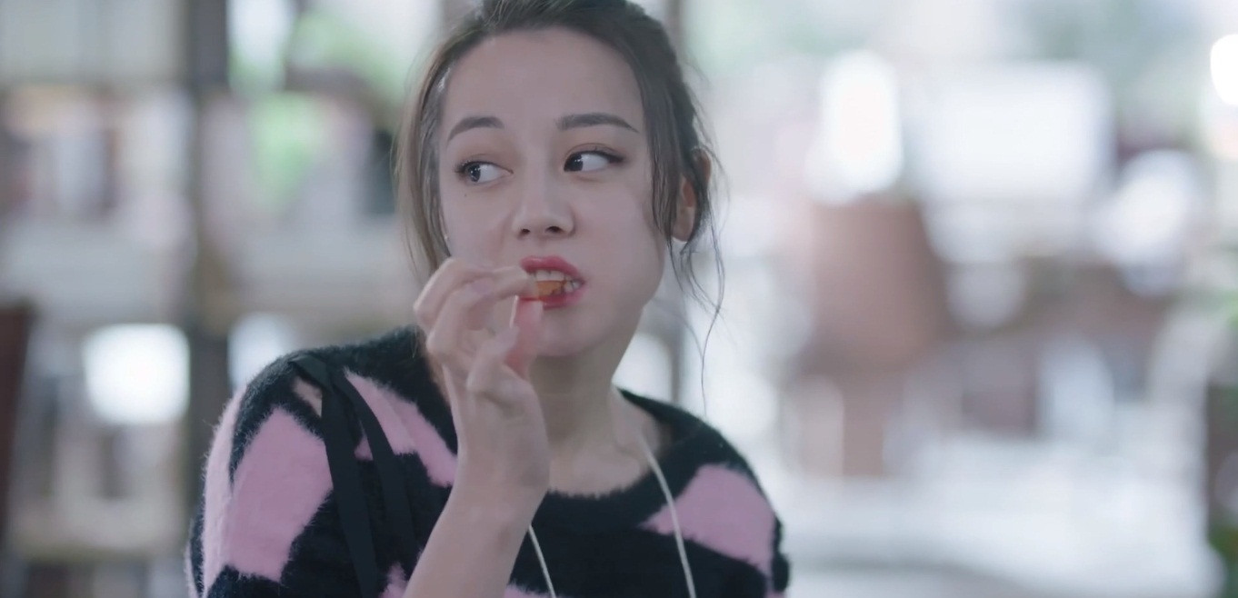 Mua đồ ăn vặt cho Lăng Lăng Thất.