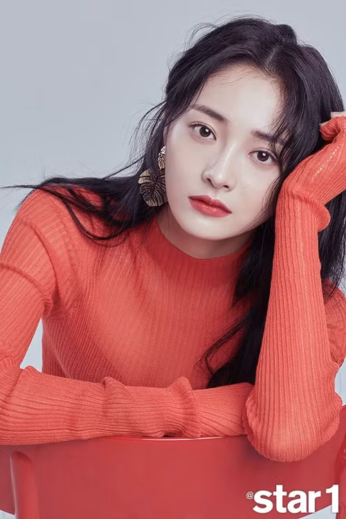 Kyulkyung (Pristin) cũng đang đẩy mạnh hoạt động ở quê nhà