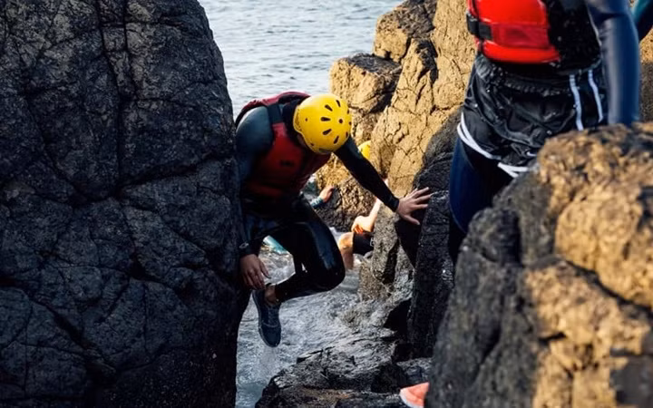 Tại Ireland, hơn 20 hãng du lịch đang tổ chức các tour mạo hiểm như thế này.