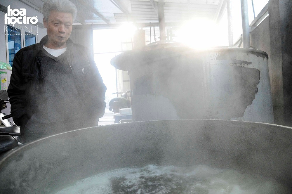 Việc sử dụng nồi giúp cải thiện chất lượng bánh chưng, bánh chỉ mất 8 đến 10 tiếng để nhừ, không sợ bị ám mùi khói như bếp củi.