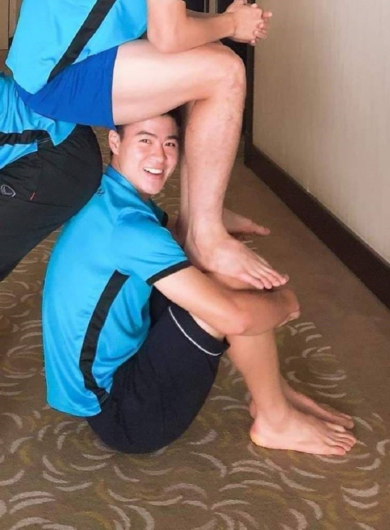 Tuy phải gánh "trọng trách" nặng nề nhưng Duy Mạnh vẫn rất vui vẻ.