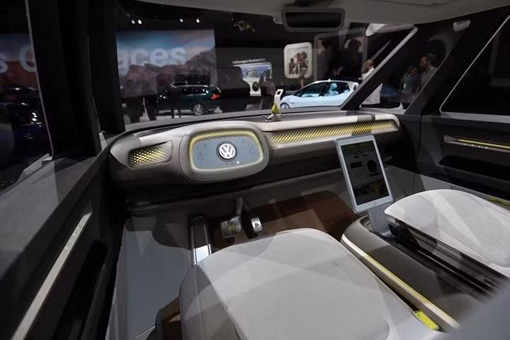 Nội thất trong xe tự hành Volkswagen I.D. Buzz, vào tháng 11/2017.