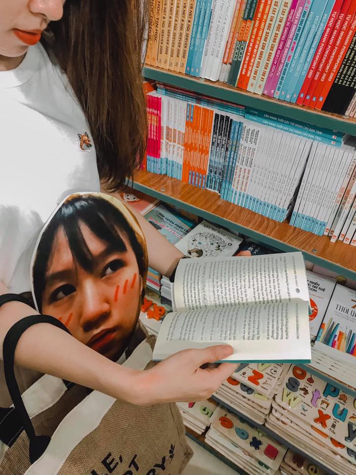 Đọc xong chưa? Tao lật trang khác nha!