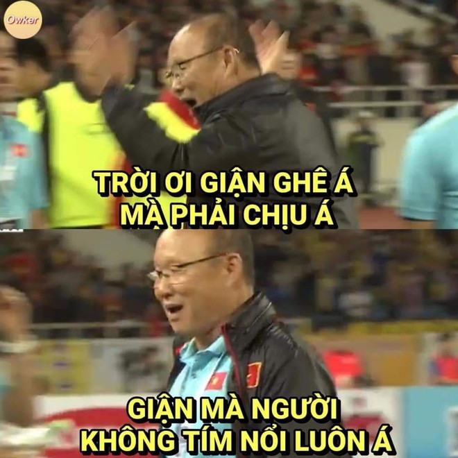 HLV người Hàn Quốc tỏ ra không phục về quyết định của trọng tài nên "giận tím người" luôn rồi đây.