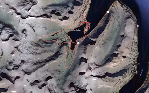 Thị trấn Isafjordur cũng gặp tình trạng tương tự trên Google Maps.