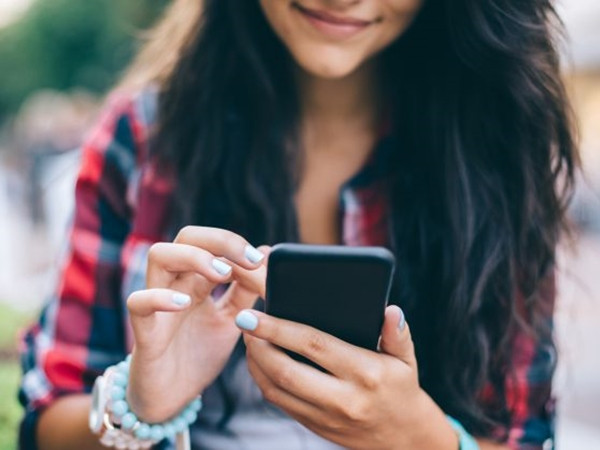 Mắt chúng ta cũng rất mệt khi nhìn điện thoại và máy tính suốt cả ngày.