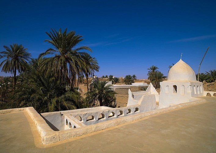 Ghadames, Libya. Là một thị trấn nhỏ có khoảng 10.000 người, nhiệt độ ở Ghadames cao nhất vào các tháng 6, 7 và tháng 8, có thể lên tới 131,1 độ F (55,05 độ C).