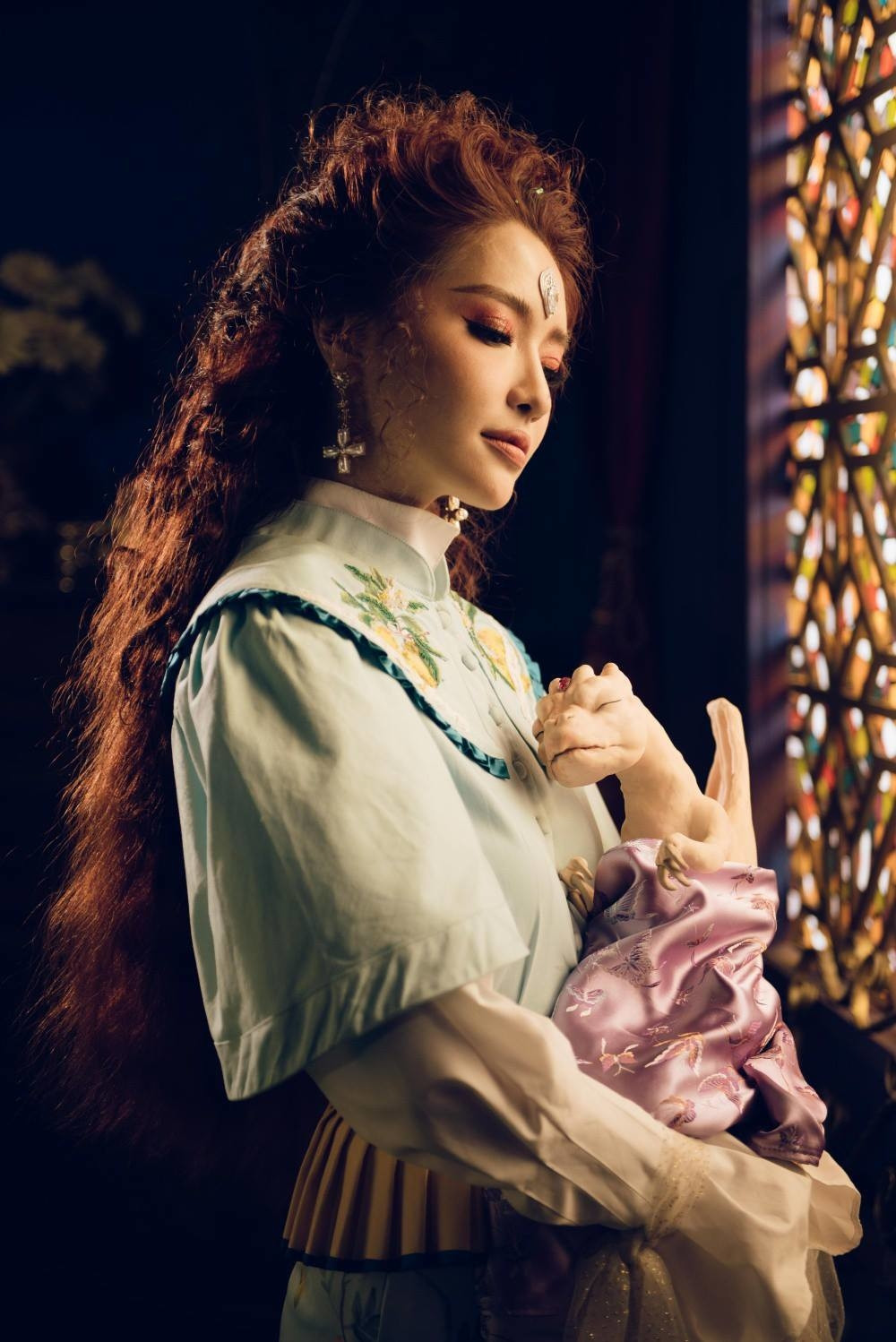 Bích Phương đã có một năm 2018 vô cùng đáng tự hào với sự ra đời của album vol2 và khép lại dự án Việt Nam, Việt Nam với những bản hit 