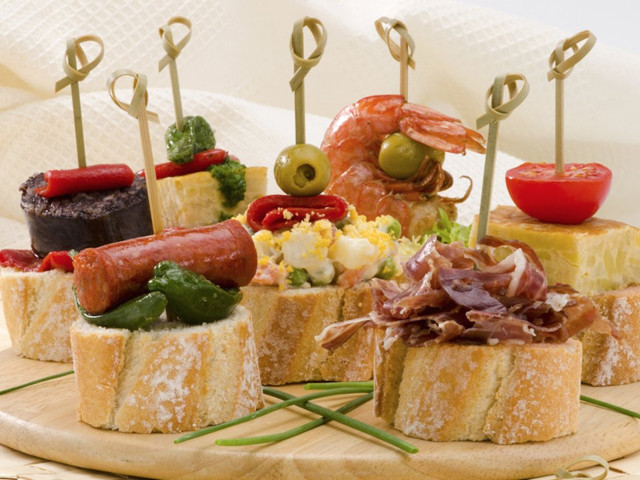 Người dân khắp nơi trên thế giới ăn lót dạ món gì khi chưa tới bữa? ảnh 11