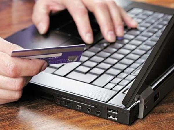 Mua hàng online thì tiện nhưng cũng có những rủi ro nhất định.