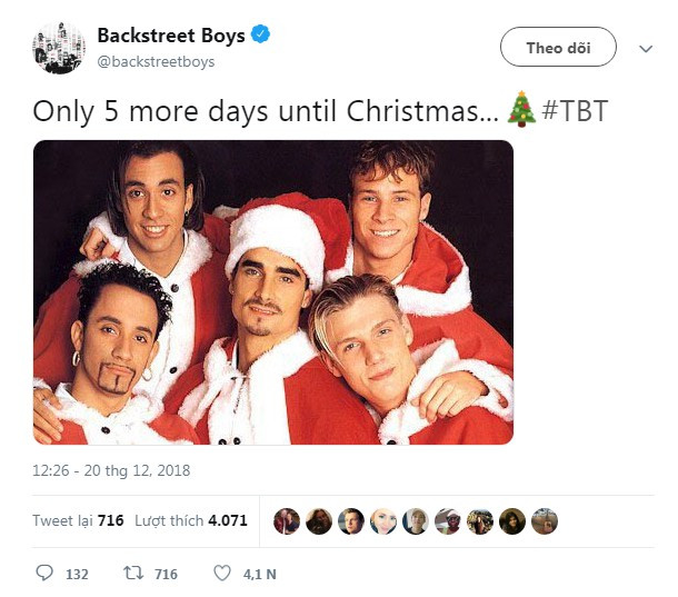 The Backstreet Boys cũng hòa mình vào bầu không khí lễ hội khi đăng tải lại tấm hình của họ trong trang phục Nô-en vào những năm 90.