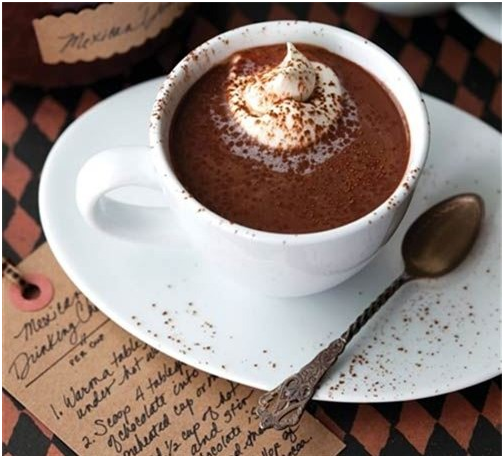 Chả mấy khi tiết trời lại yêu như vậy nên hãy yêu chiều bản thân bằng một ly cacao nóng thơm thơm thôi.