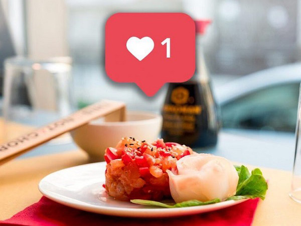 Món sushi được thanh toán bằng lượng follow trên 1.000.