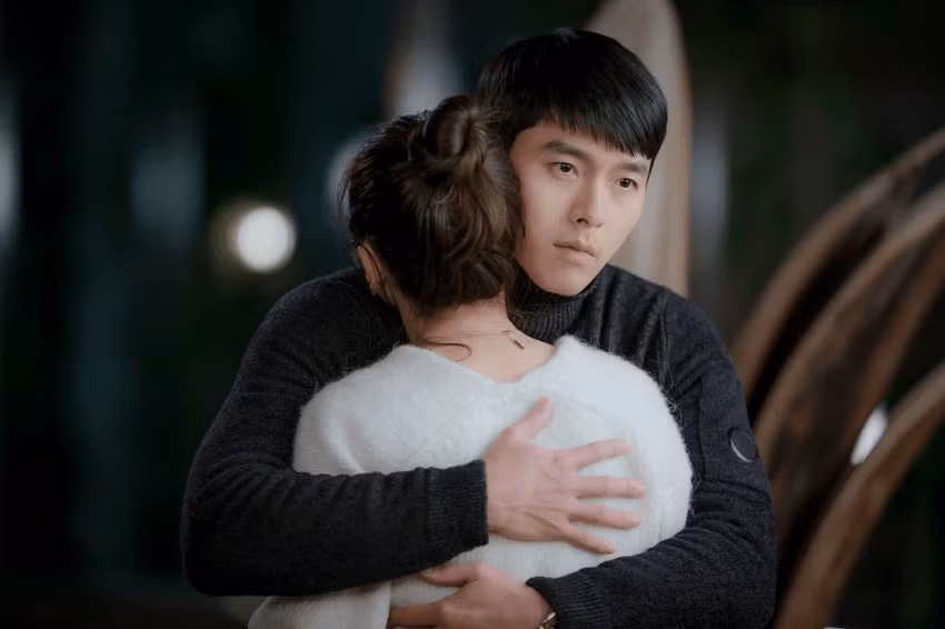 Ngoài nội dung hay, diễn xuất tốt của các diễn viên, ngoại hình đỉnh cao của Hyun Bin cũng là một điểm giúp Hạ cánh nơi anh trở thành drama có rating cao nhất lịch sử đài tvN.