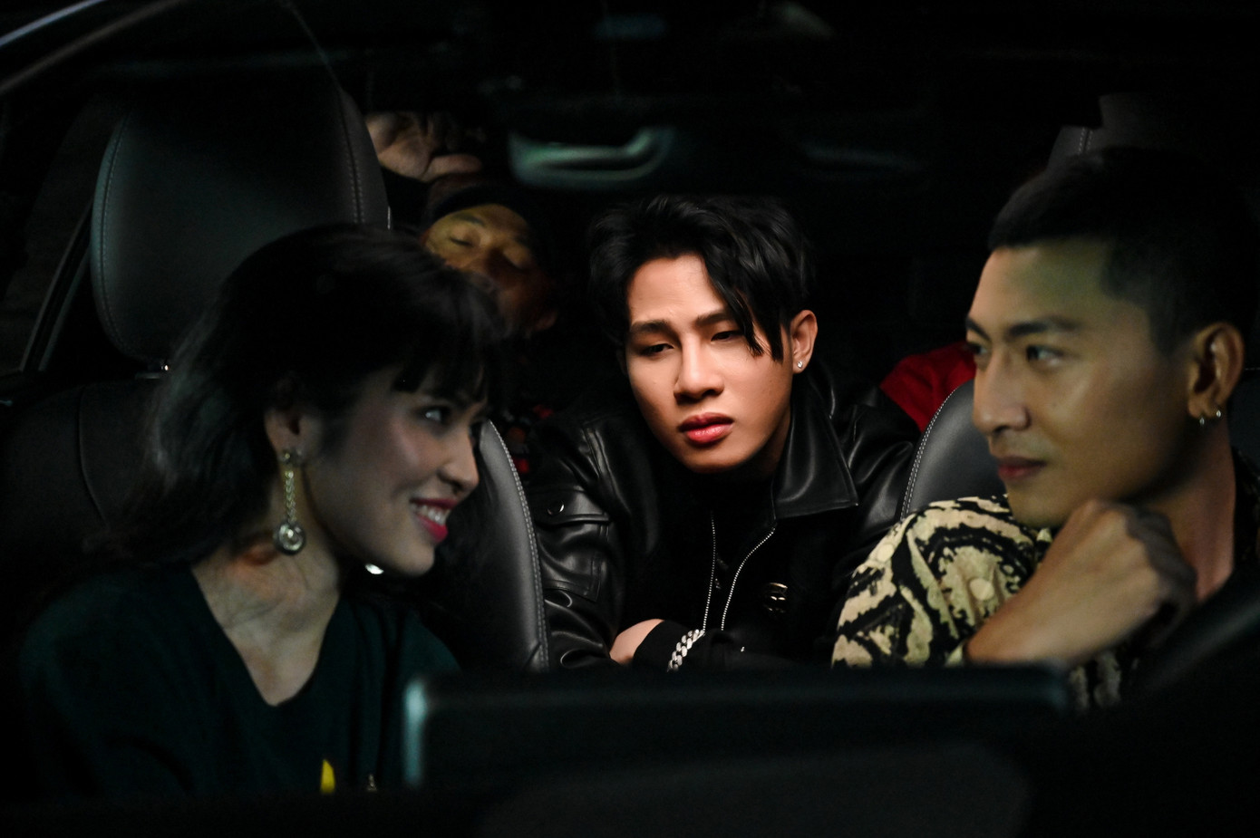 Khánh Vân và Trần Trung tham gia MV của Jack.