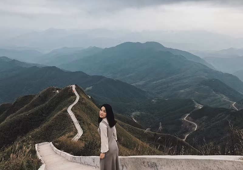 Và sau khi được xây dựng kiên cố, con đường mòn lại được ví chẳng khác nào Vạn lý trường thành thứ 2.