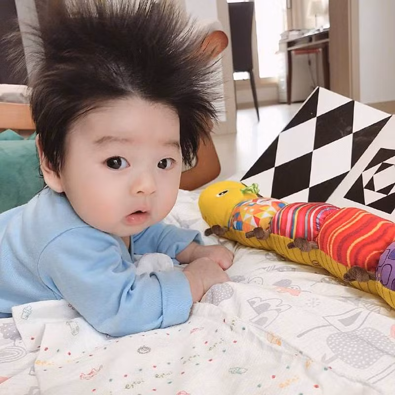 Cậu bé Hàn Quốc "đốn tim" dân mạng vì mái tóc chôm chôm quá đáng yêu ảnh 12