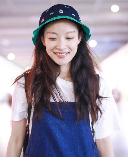 30 tuổi, Nghê Ni khiến các fan nữ phải ghen tỵ vì nước da như em bé.