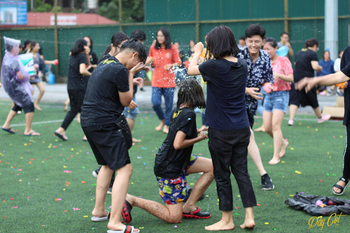 Bùng nổ với đại chiến bóng nước.