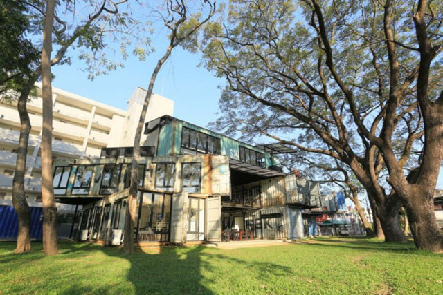 Ngôi trường ISDSI tọa lạc ở Chiangmai, Thái Lan được làm từ 22 thùng containers.