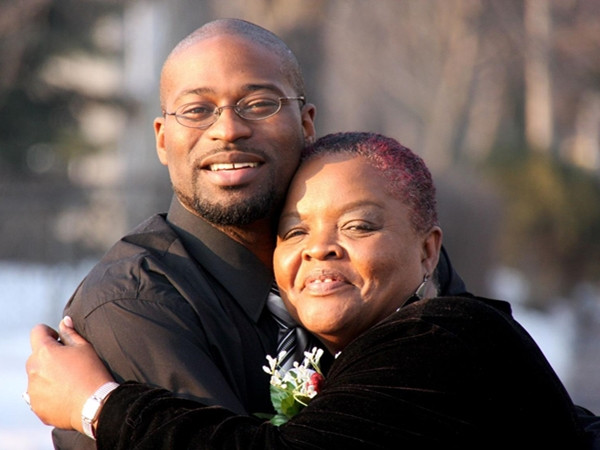 Bà Mary Johnson và Oshea Israel – một câu chuyện hiếm có về sự tha thứ.