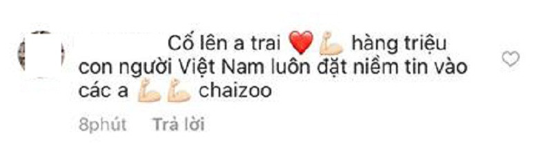 Hàng trăm lời chúc may mắn, khích lệ tinh thần được dân mạng gửi tới chàng cầu thủ và toàn đội tuyển Việt Nam.