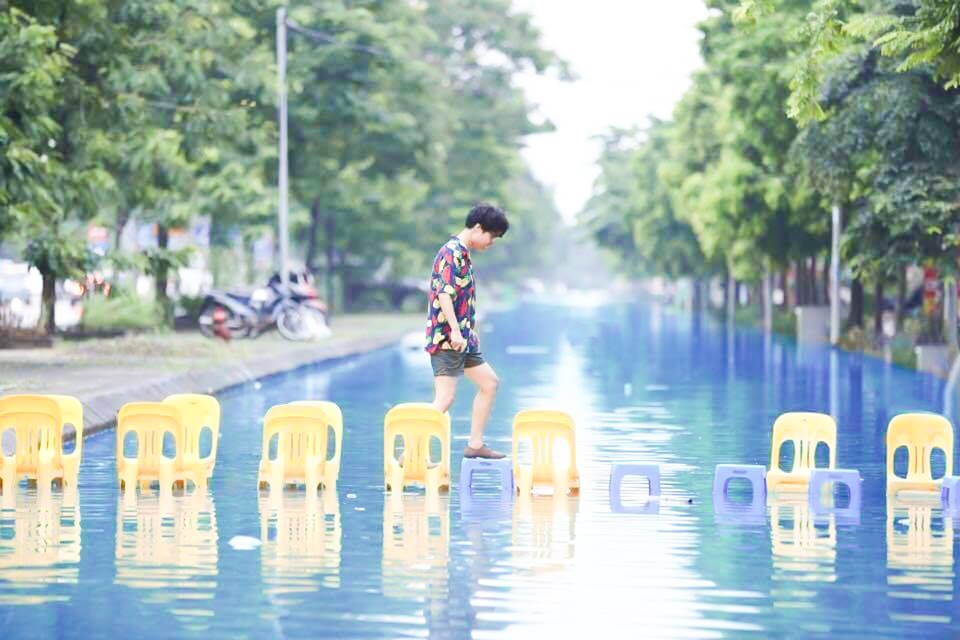 Ở "Phượng Hoàng Cổ Trấn" nhưng nước lại có màu xanh như "Tuyệt tình cốc".