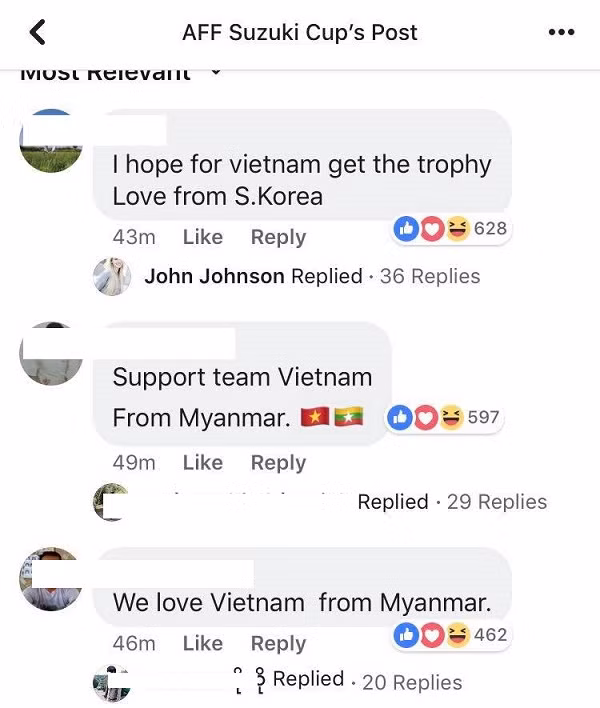 Rất nhiều cổ động viên Myanmar ủng hộ đội tuyển Việt Nam