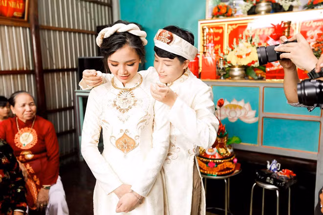Đám hỏi đã diễn ra vào tháng 10.2018 trong niềm vui của hai gia đình, chỉ sau 5 tháng yêu nhau. Ảnh: NVCC.