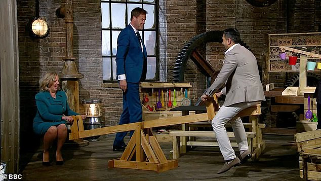 Các nhà đầu tư thử dùng sản phẩm do anh Craig tạo ra.