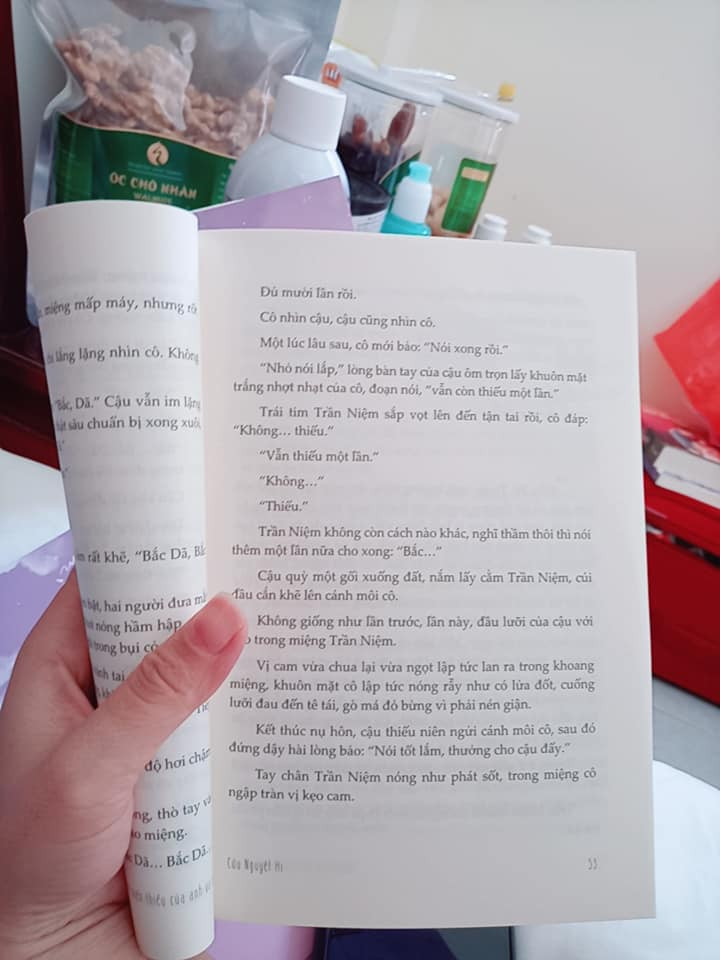 Ai nói đi cách ly thì không được uống trà sữa, đọc sách, truyện nào!