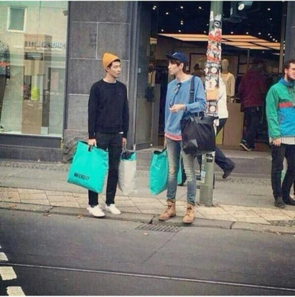 Joo In Sung cùng Lee Kwang Soo đi mua sắm ở Đức