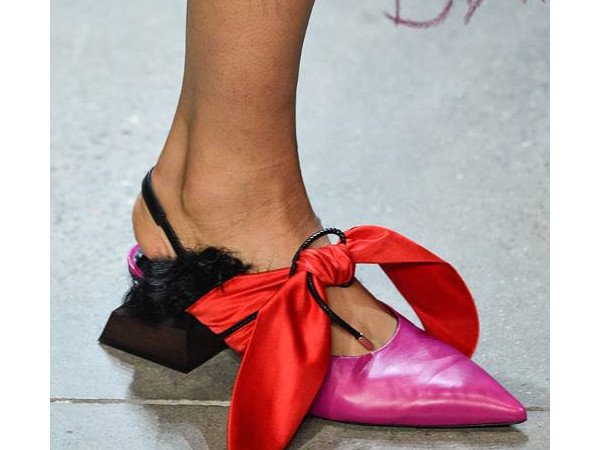 Những xu hướng giày hot nhất mùa lễ hội 2018 mà bạn không thể bỏ qua ảnh 1