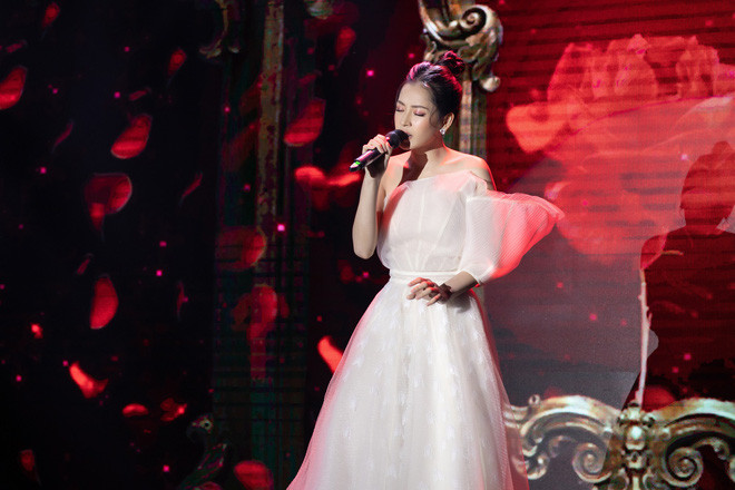 Chi Pu đã dần làm chủ được sân khấu so với thời gian mới debut.