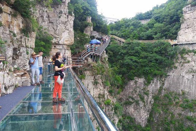 Cư dân mạng rỉ tai nhau về cây cầu kính ở Sapa trong tương lai. Cư dân mạng rỉ tai nhau về cây cầu kính ở Sapa trong tương lai.