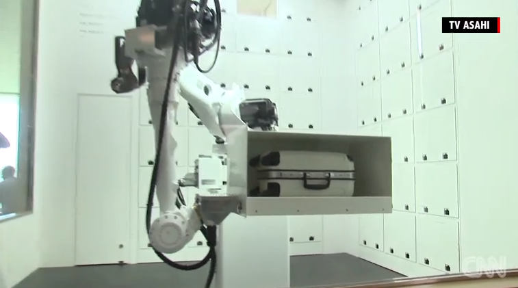 Hình ảnh một robot vận chuyển hành lý cho khách hàng.