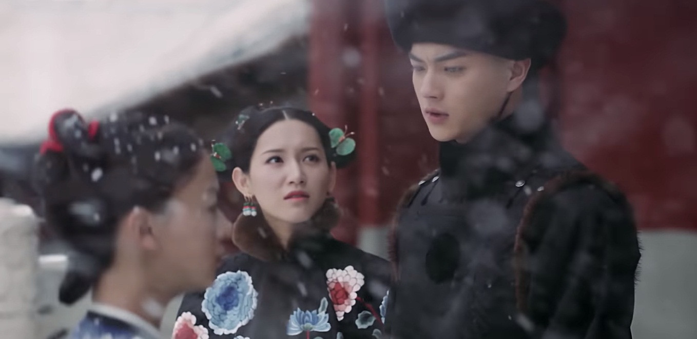 Dù rất muốn đưa tay đỡ lấy người.