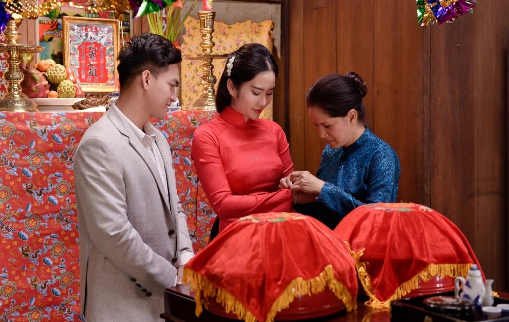 Vốn xuất thân từ miền Tây sông nước, khung cảnh trong những bức hình được chụp lại cũng đầy bình dị và nên thơ, cho thấy dường như sau tất cả, Nam Em cũng đã tìm được bến đỗ của mình và có cuộc sống lặng lẽ hơn.