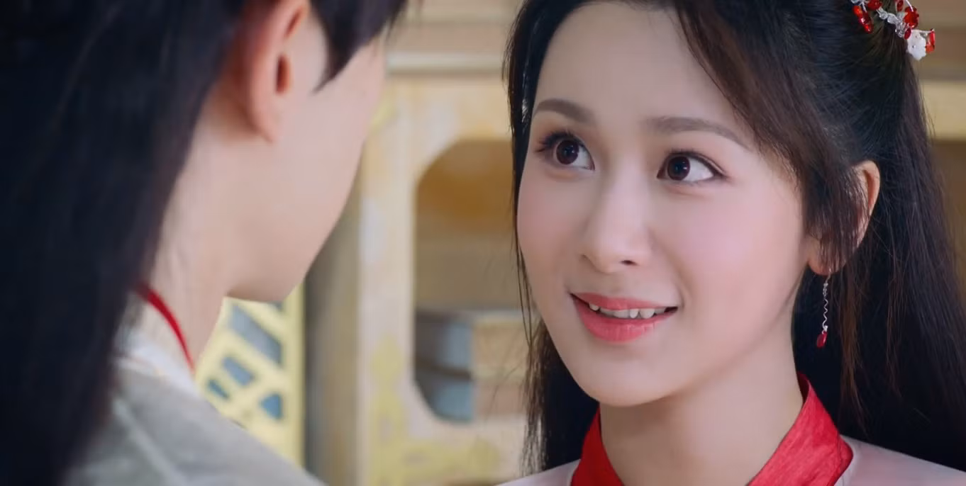 Cẩm Mịch là con gái Hoa Thần nhưng từ khi sinh ra không hề biết gốc gác của mình.