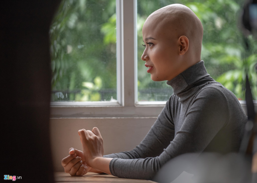 Phát hiện bị ung thư vú vào những năm tháng thanh xuân đẹp nhất là cú sốc lớn đối với Đặng Trần Thủy Tiên.