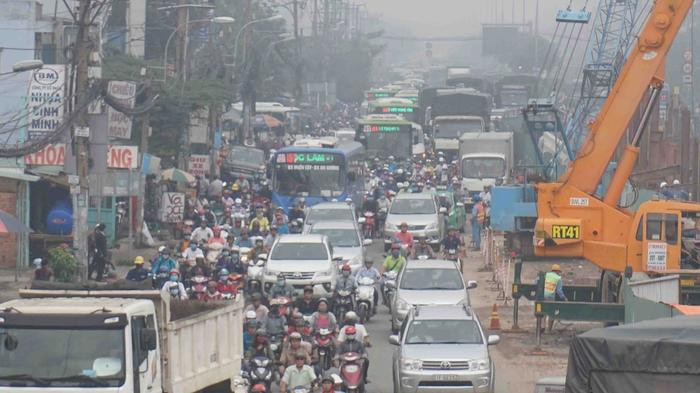 Chất lượng không khí tại Hà Nội đang ở mức báo động, theo AirVisual, đặc biệt là ở thời điểm giờ cao điểm buổi sáng.