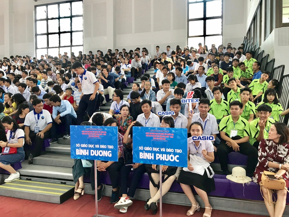 Đông đảo các bạn học sinh từ khắp các tỉnh thành khu vực phía Nam đã đến Tp.HCM để tham dự và tranh tài.