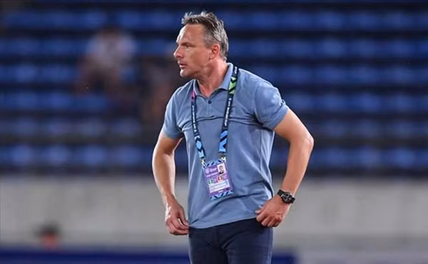 HLV trưởng ĐT Myanmar bị sa thải sau kết quả tệ hại tại AFF Cup.