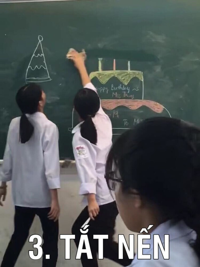 Tắt nến thì có thể dùng bánh kem được rồi. Ảnh: Phương Lan