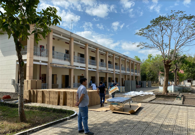 6 khu nhà thuộc trường huấn luyện của Bộ Tư lệnh Thành phố được chuyển thành Bệnh viện dã chiến với quy mô 300 giường.